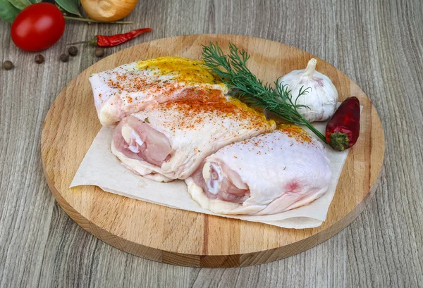 Raw chicken thights — Stock Photo, Image