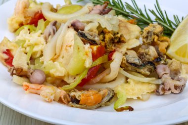 Deniz ürünleri kokteyl