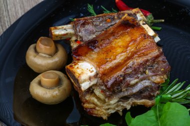 Kavrulmuş dana kaburga