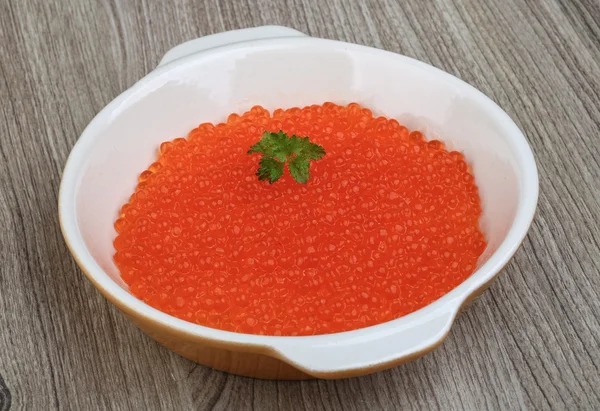 Caviar vermelho na tigela — Fotografia de Stock