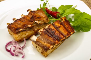 Kızarmış kuzu kaburgası