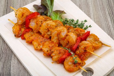Çiğ karides şiş