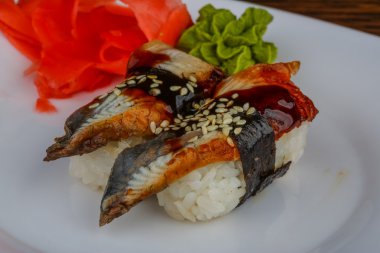 yılan balığı suşi