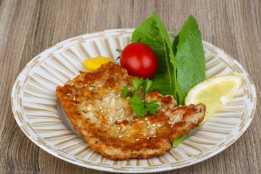 Susam ile domuz eti schnitzel