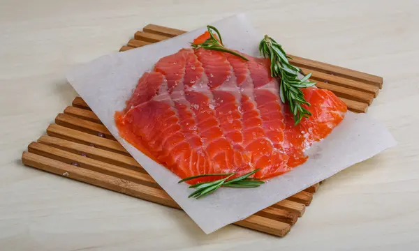 Sliced salmon with rosemary — Stock Photo, Image