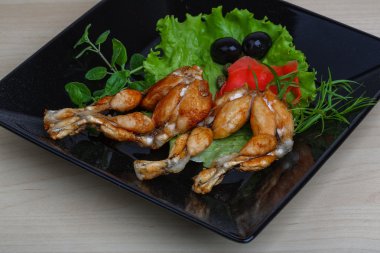 Kavrulmuş kurbağa bacağı