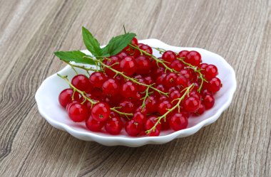 Kırmızı kuş üzümü