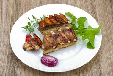 Kızarmış kuzu kaburgası