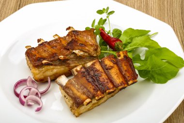 Kızarmış kuzu kaburgası