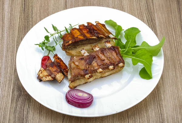 Kızarmış kuzu kaburgası