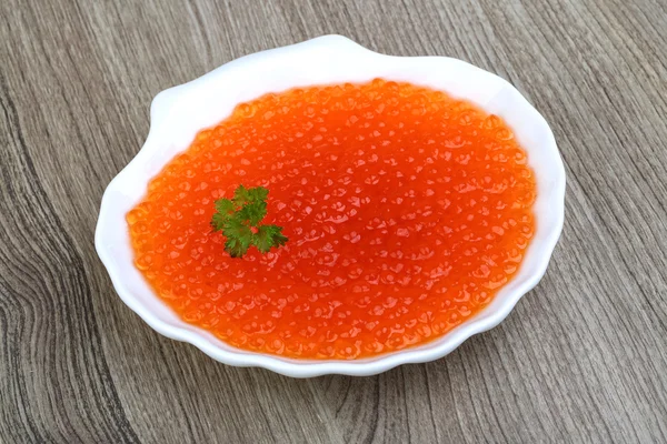 Caviar rojo en el tazón — Foto de Stock