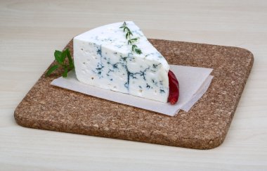 Mavi peyniri Fesleğenli