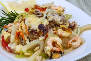 Deniz ürünleri kokteyl