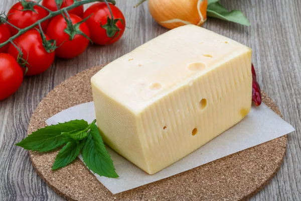 Žlutý sýr cihla — Stock fotografie