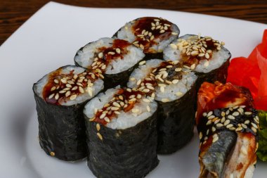 yılan balığı suşi