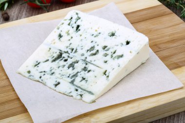 mavi peynir otlar ile