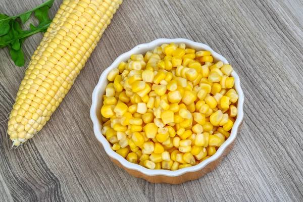 Консервированная кукуруза — стоковое фото