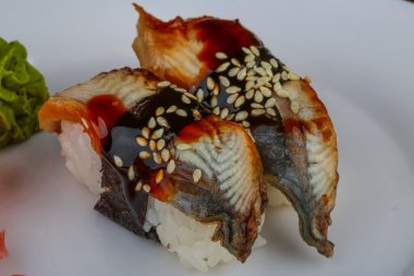 yılan balığı suşi