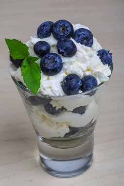 mascarpone ile yaban mersini