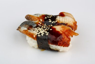 yılan balığı suşi