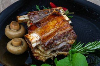 Kavrulmuş dana kaburga