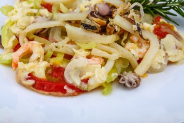 Deniz ürünleri kokteyl