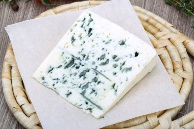 mavi peynir otlar ile