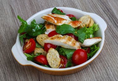 Tavuklu Sezar salatası