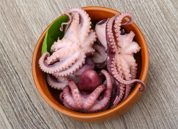 白菜心拌的章鱼放在碗里 — 图库照片