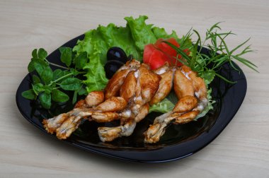 Fried kurbağa bacağı