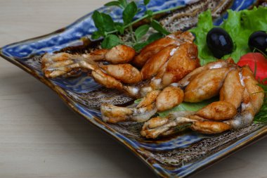 Kavrulmuş kurbağa bacağı