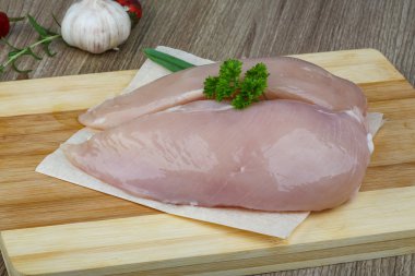 Çiğ tavuk göğsü.