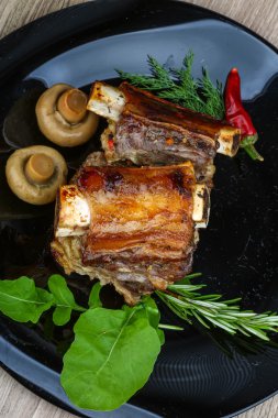 Kavrulmuş dana kaburga