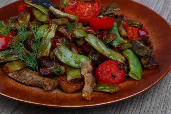 Gebratenes Schweinefleisch mit Gemüse umrühren — Stockfoto