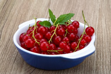 Kırmızı kuş üzümü