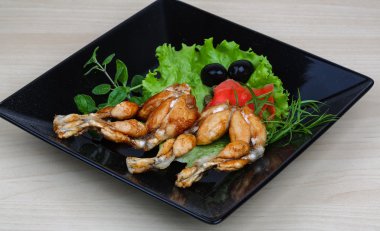 Kavrulmuş kurbağa bacağı