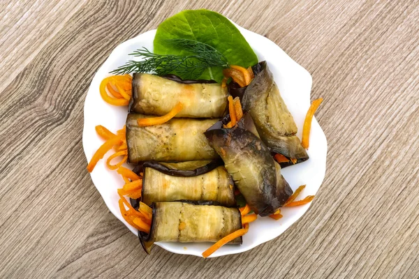 Rouleaux d'aubergines à la carotte — Photo