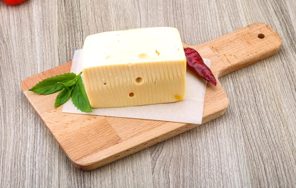 Ladrillo de queso amarillo —  Fotos de Stock