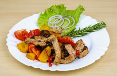 Sebzeli kızarmış domuz.