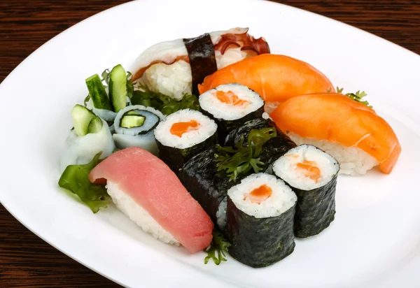 Sushi és tekercsek — Stock Fotó