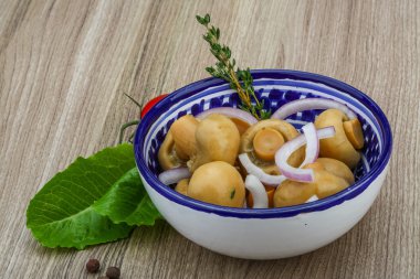 Turşu champignon