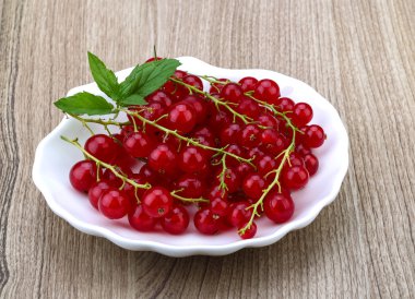 Kırmızı kuş üzümü