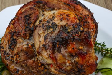 Kavrulmuş domuz diz