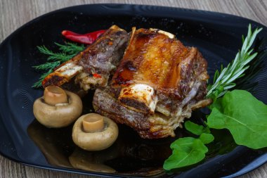 Kavrulmuş dana kaburga