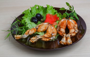 Fried kurbağa bacağı