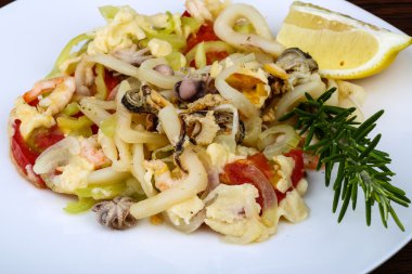 Deniz ürünleri kokteyl