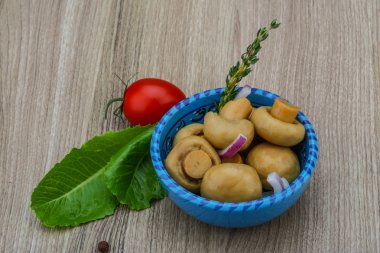 Turşu champignon