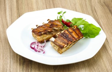 Kızarmış kuzu kaburgası