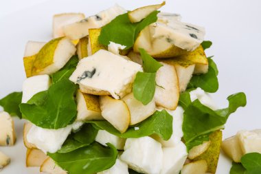 Armut ve peynir salatası