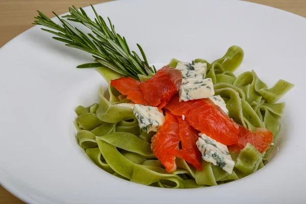 Pasta with salmon and blue cheese — Stock Photo, Image